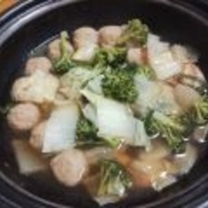 鶏団子と豚肉の簡単ちゃんこ鍋(スープレシピ付き)